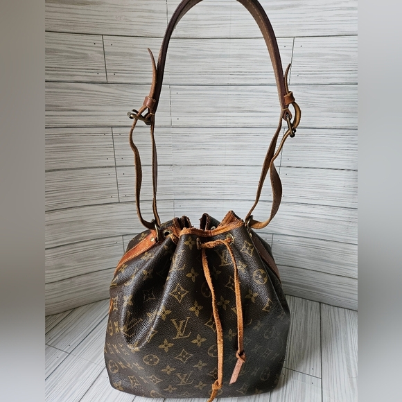 Louis Vuitton Noe Bucket Bag PM in Monogram Canvas and Leather - Picture 2 of 16